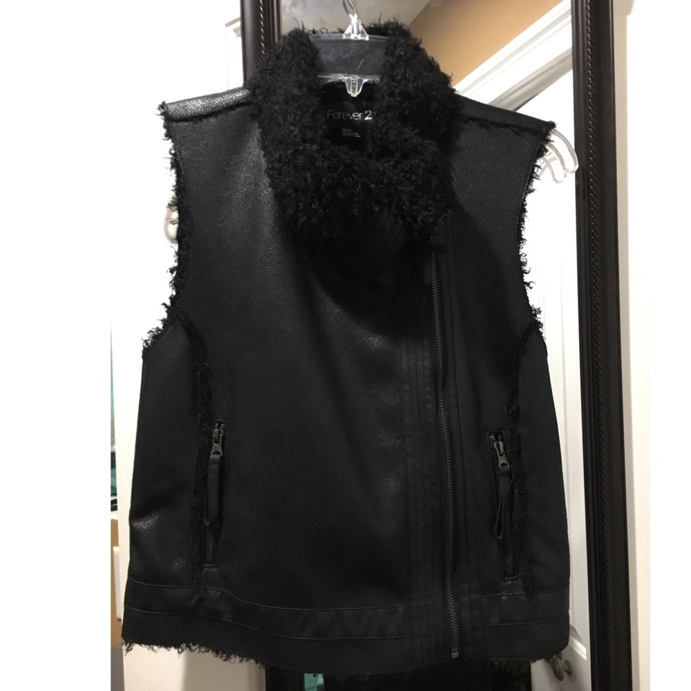 Vest - Picture 2 of 4
